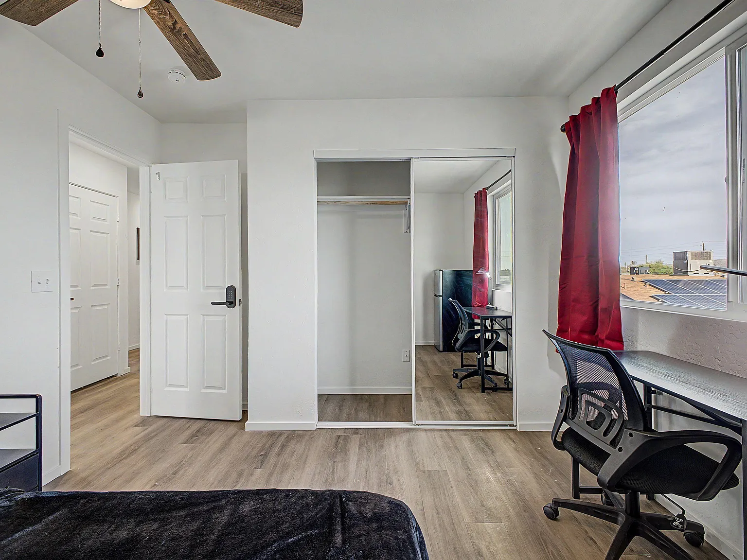 4 bed, 2.0 bath, 1020 sqft, $819 — Photo 3