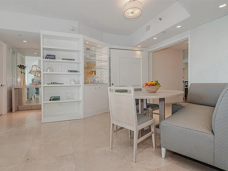 1000 S Pointe Dr #905 — Photo 16
