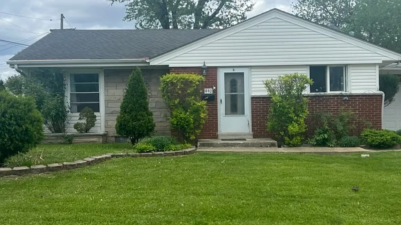 440 E Huntington Ln photo 1