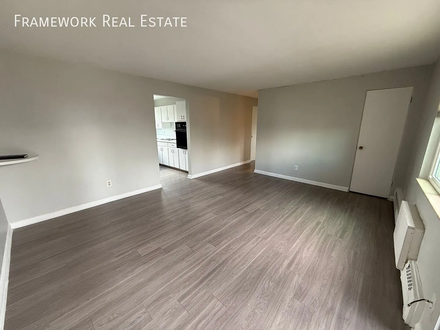 Spacious 3-Bedroom, 2-Bath Apartment in Prime Lakewood Location Private Patio & Off-Street Parking — Photo 2