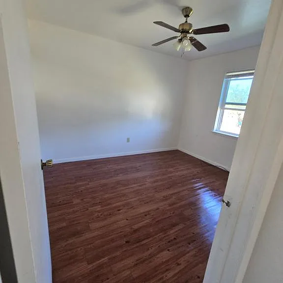 1605 Saunders St — Photo 2