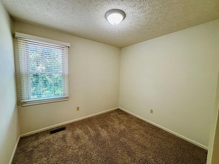 1704 Emerald St — Photo 11