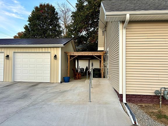 5th image of 209 1st Ave