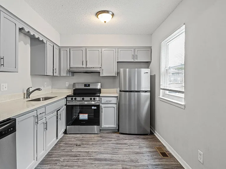 Redwood Village Townhomes — Photo 53