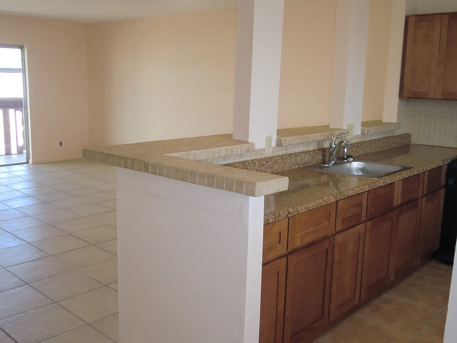 2 bed, 1200 sqft, $2,200 — Photo 4