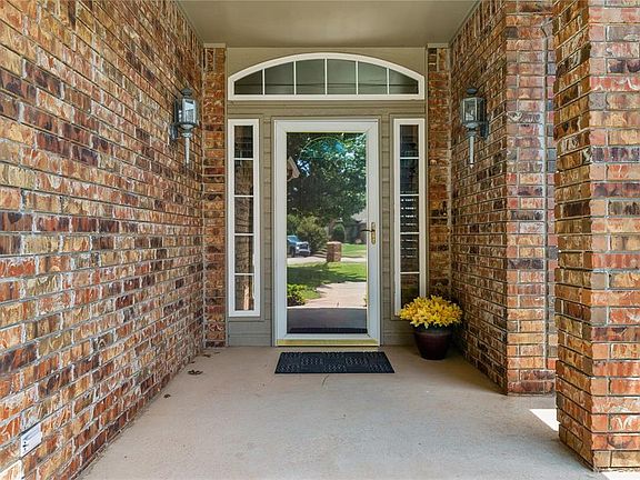 3rd image of 1005 Kingsridge Dr