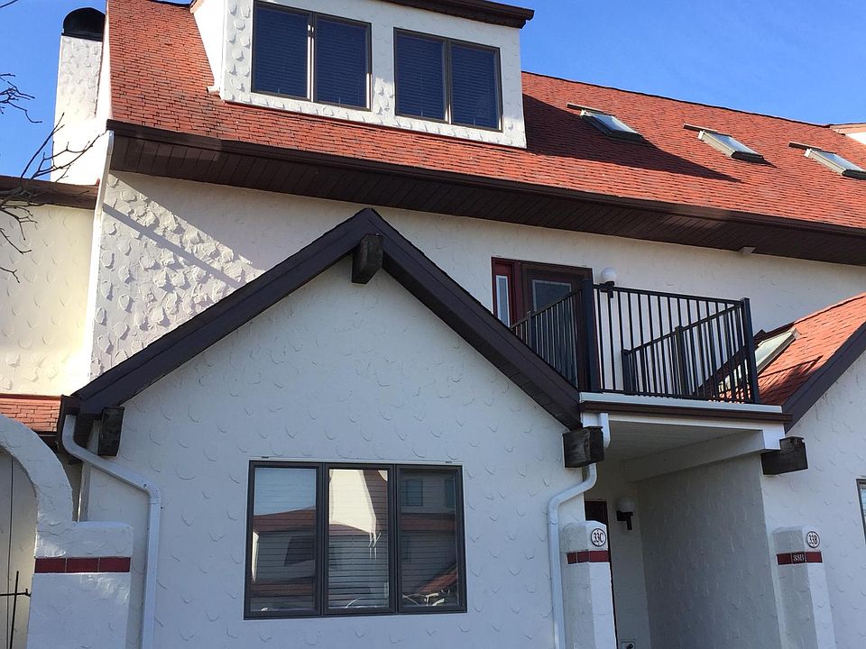Front of Unit, with large entryway.