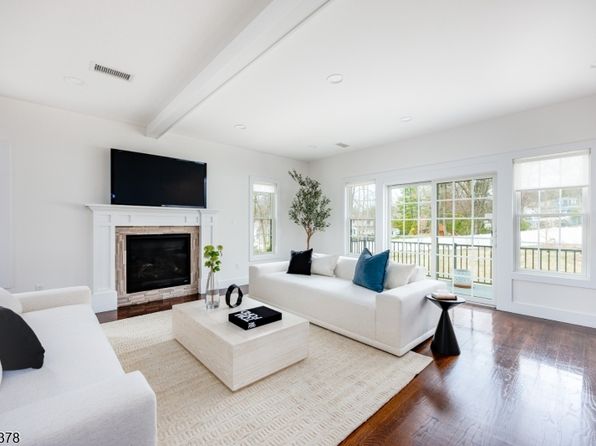 2 Bona Ct, Park Ridge Boro, NJ 07656