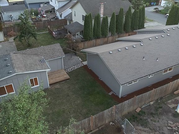 3rd image of 4015 NE 136th Ct