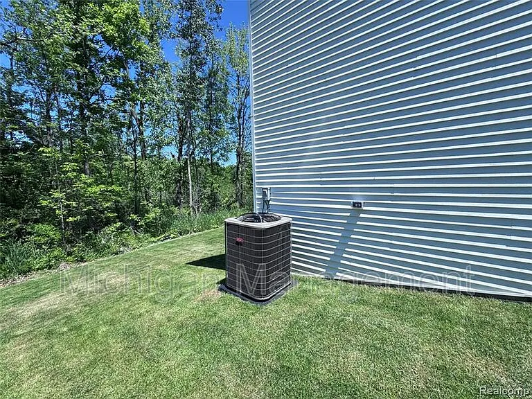 6149 Woodridge Ln — Photo 36