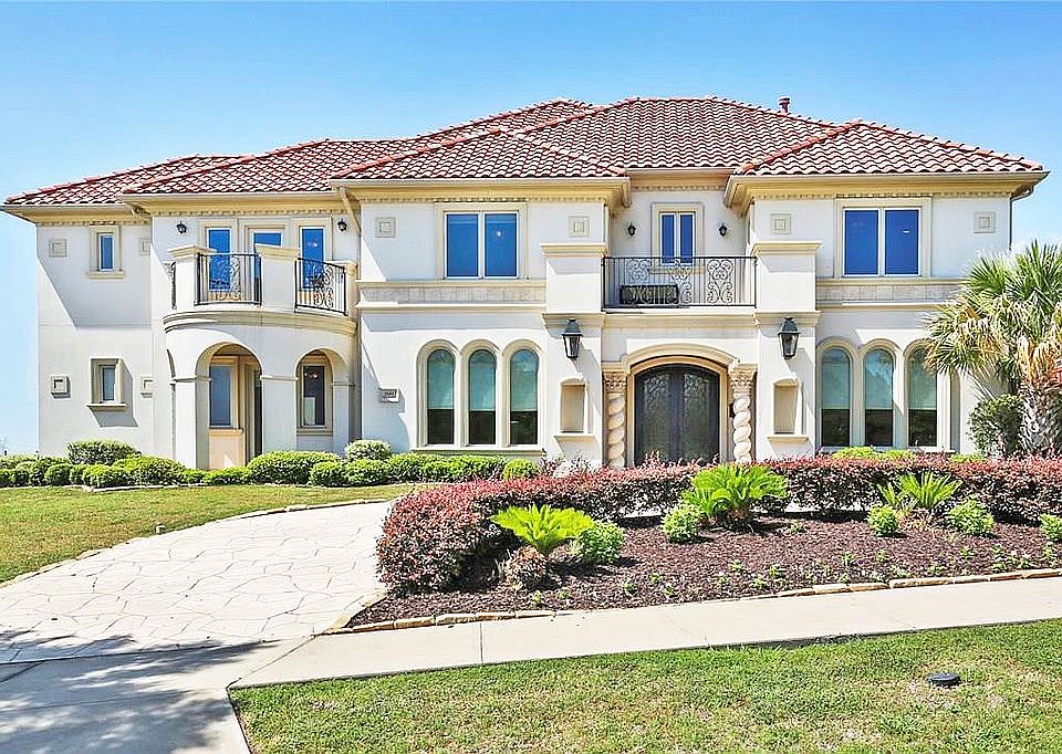 1st image of 2601 Queen Elizabeth Blvd