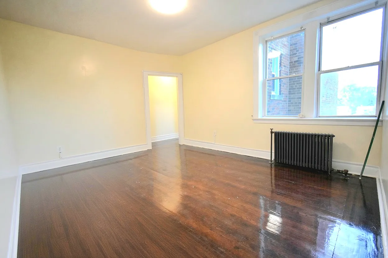 148 Chancellor Ave — Photo 2
