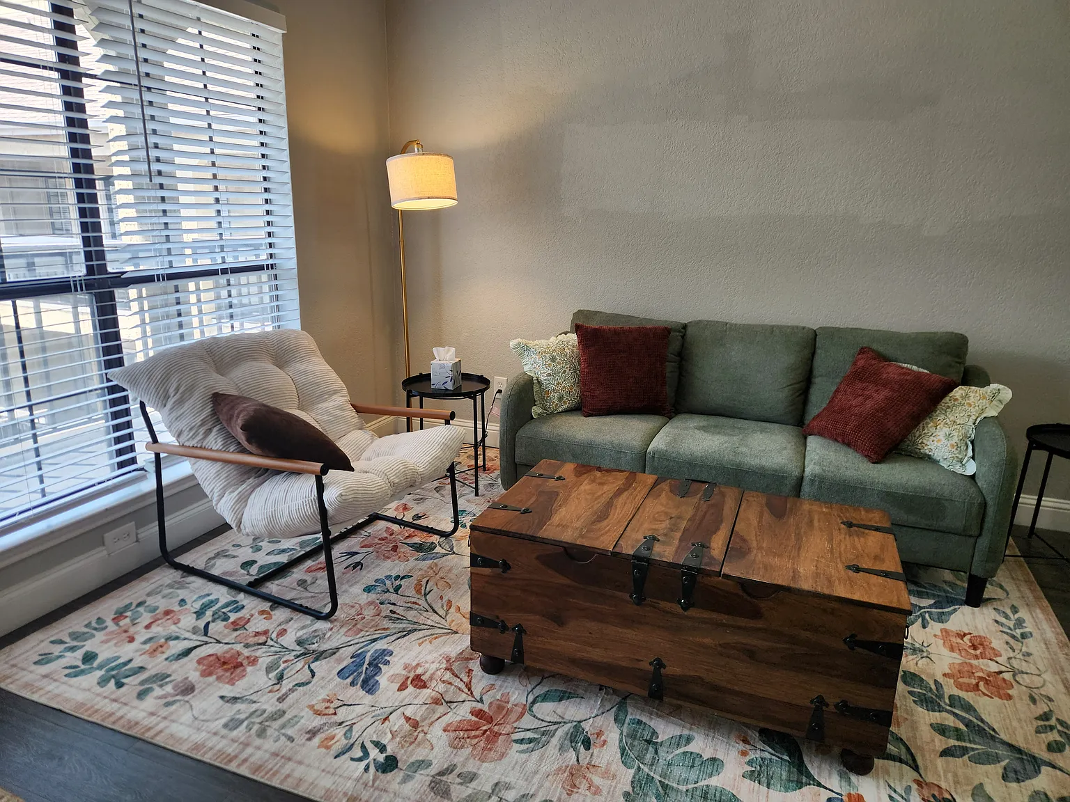 2 bed, 874 sqft, $2,400 — Photo 2