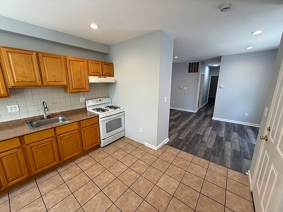 5th image of 604 Pine St #C52529051