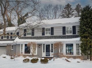 40 Pickwick Dr, Rochester, NY 14618