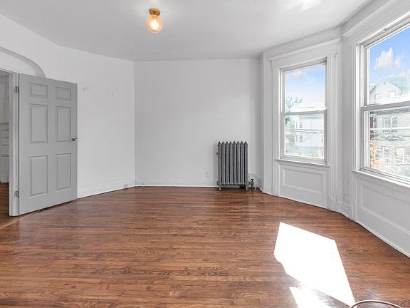 3rd image of 19 N 7th St Floor 2