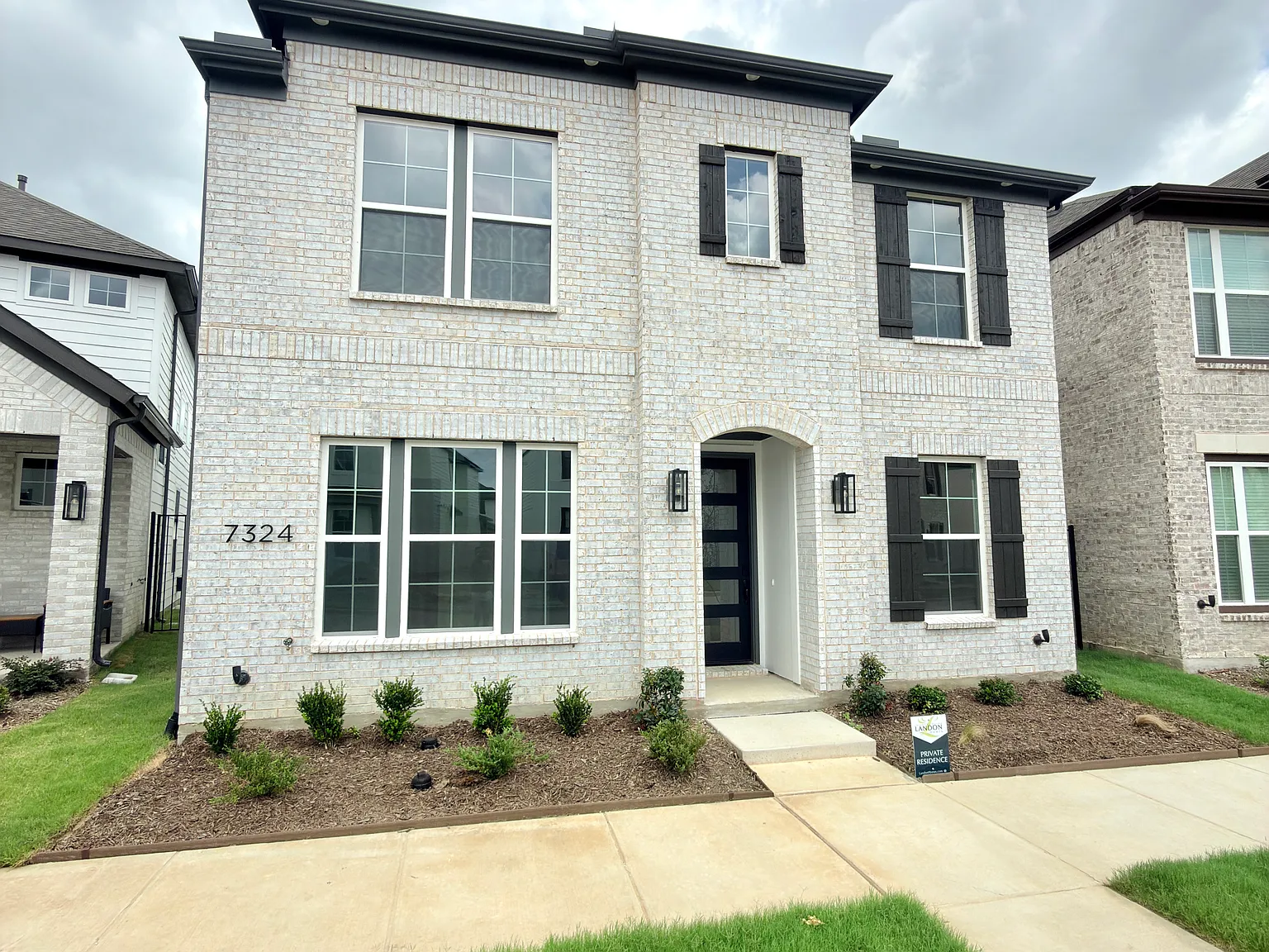 4 bed, 2512 sqft, $3,900 — Photo 3