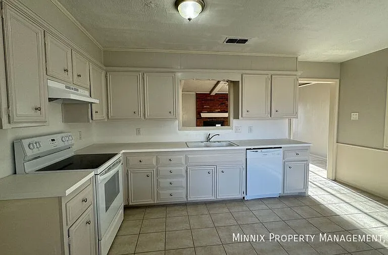 6111 10th Dr — Photo 7