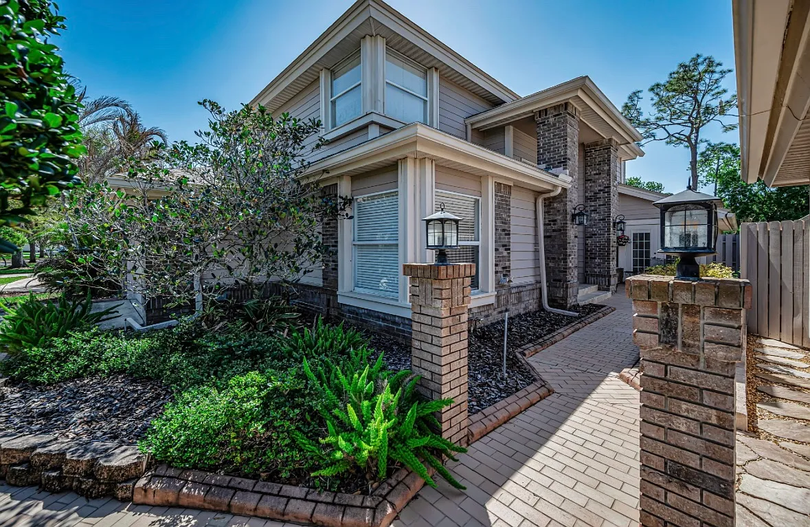 Building Photo - 1418 Woodstream Dr