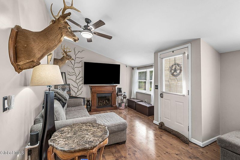 3rd image of 298 Peck Road
