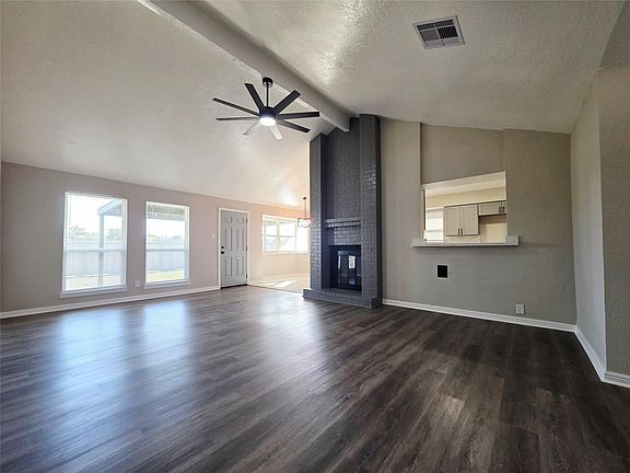 3rd image of 3012 Briar Dr