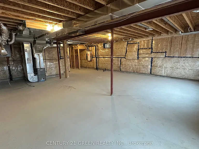 126 Hitchman St — Photo 34