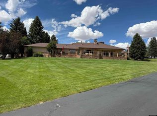 1 Comanche Dr, Saratoga, WY 82331