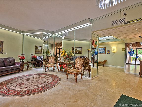3rd image of 900 Saint Charles Pl APT 318