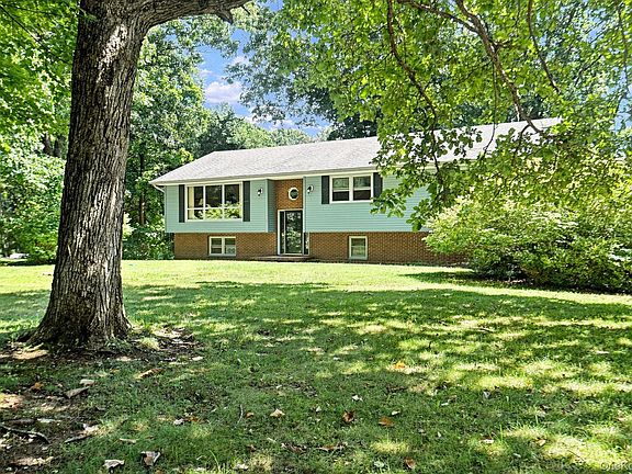3rd image of 26 Woods Road