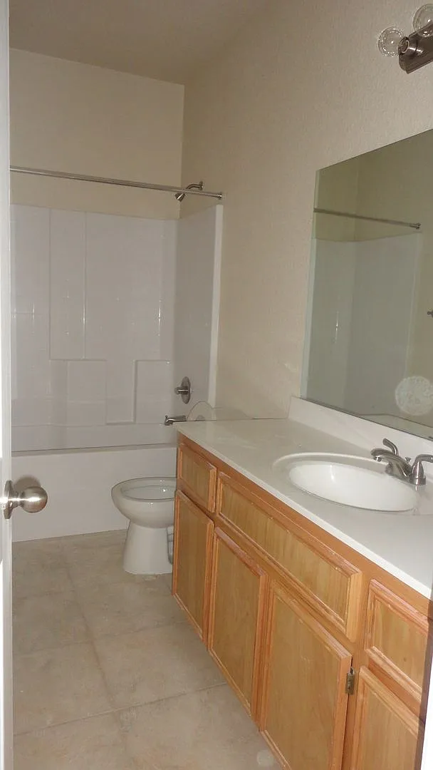 6801 student union duplex — Photo 3