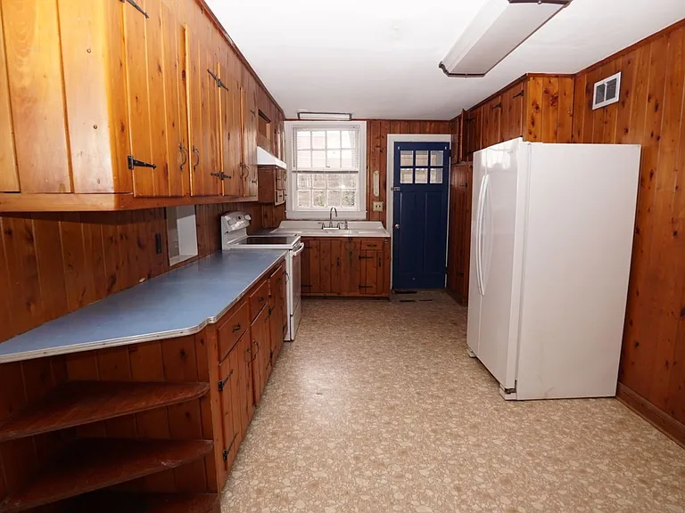 14 Tallman St — Photo 11