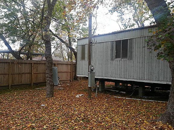 5th image of 1722 Center St