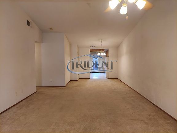 3rd image of 1077 Courtyard Dr