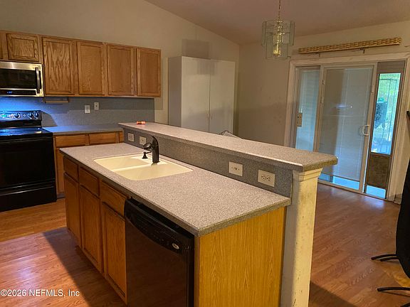 3rd image of 11360 SONGBIRD LAKES Court
