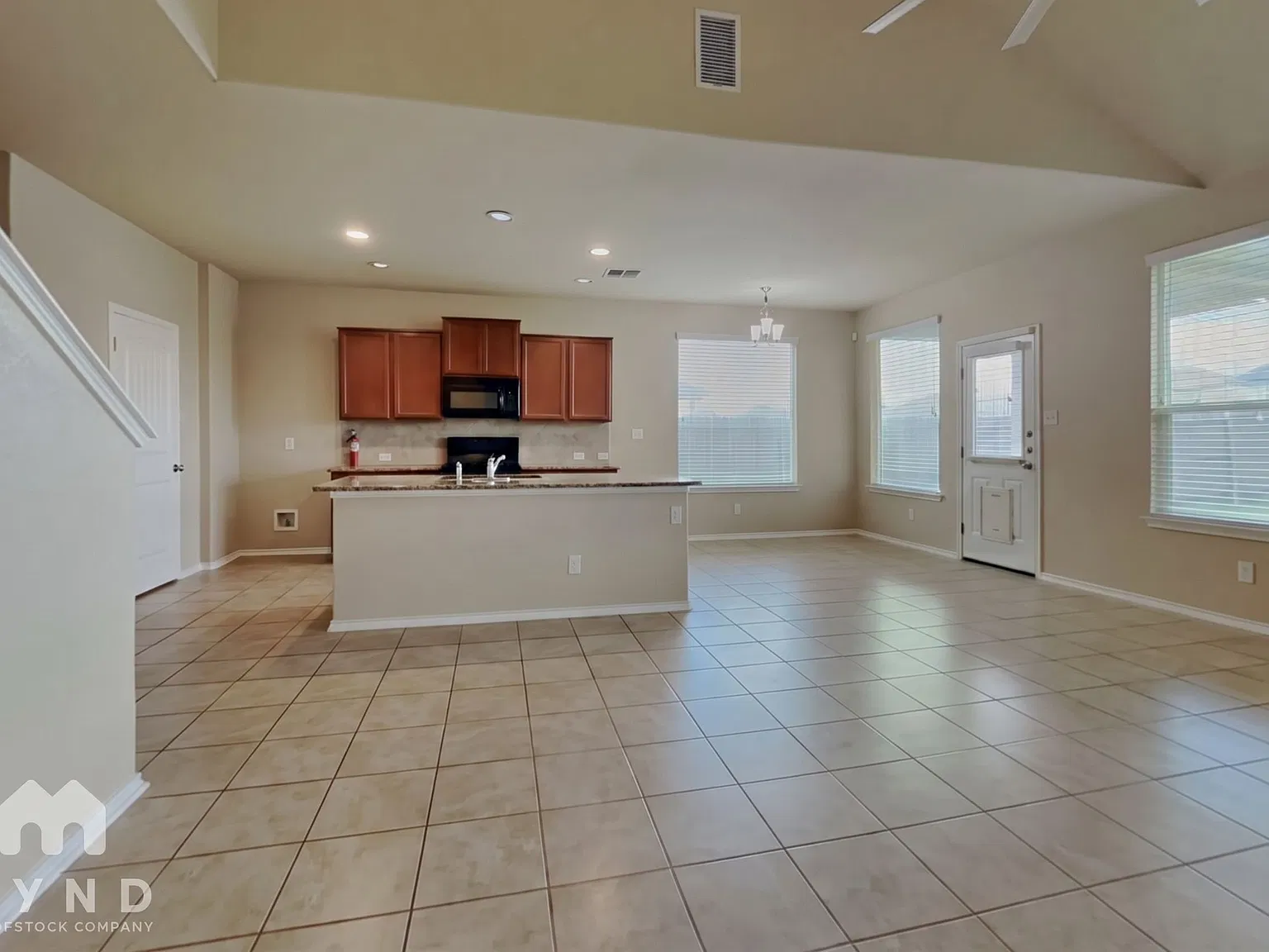 4 bed, 2.5 bath, 2360 sqft, $1,845 — Photo 3
