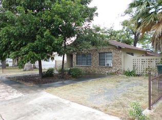 616 E Mesquite St, Uvalde, TX 78801