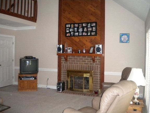 2nd image of 2431 Pineridge Dr