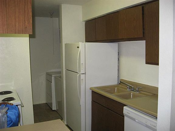 3rd image of 10601 South Dr APT 101