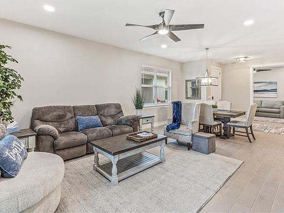 4th image of 43645 Sparrow Dr
