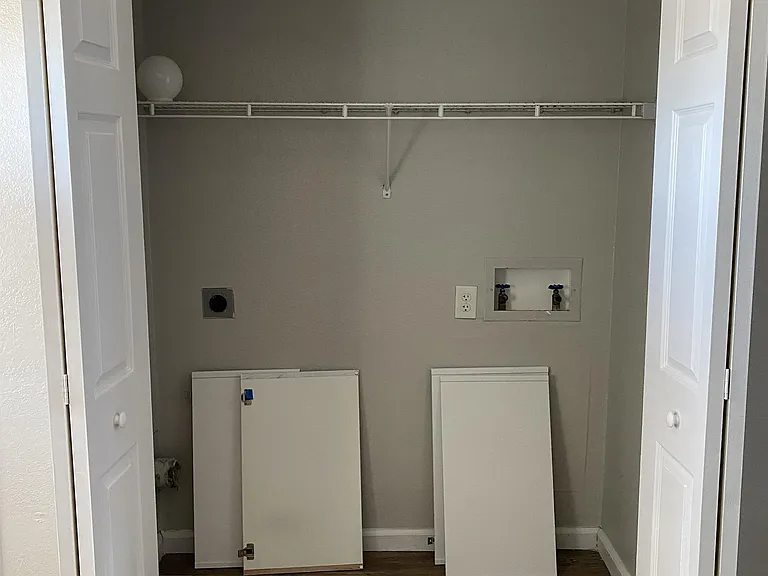 1350 Carlson Dr — Photo 10