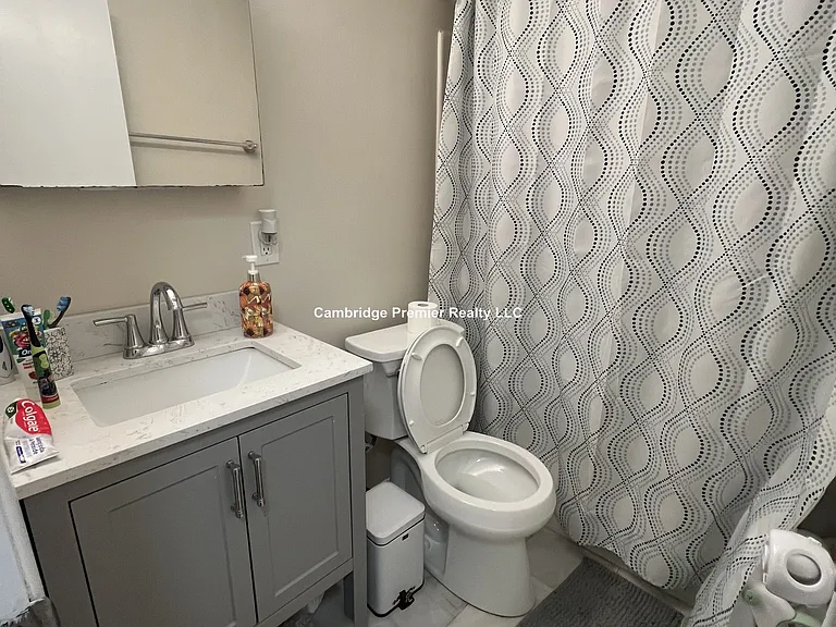 21 Greenwood St #4 — Photo 8