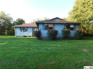 1205 W 10th St, Cameron, TX 76520