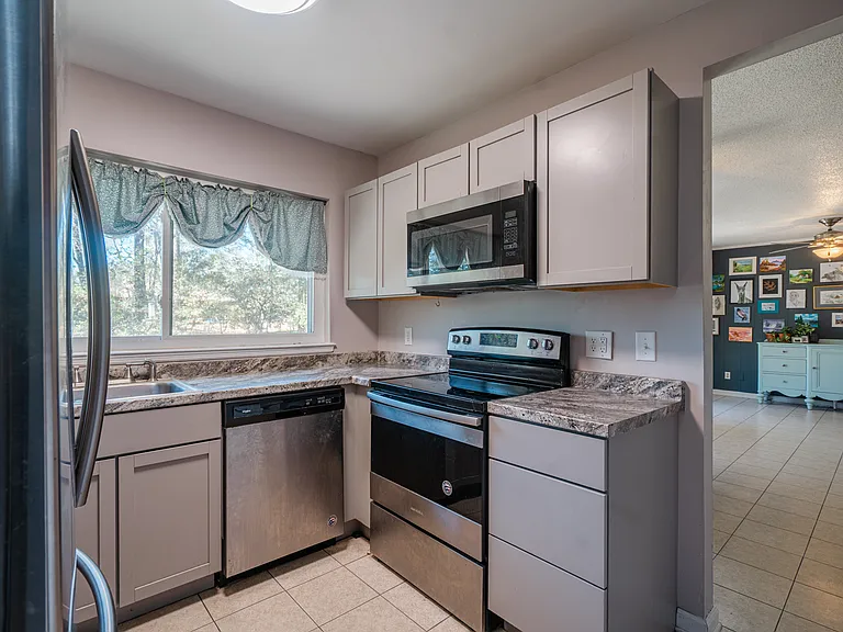 615 Olmstead Dr — Photo 5