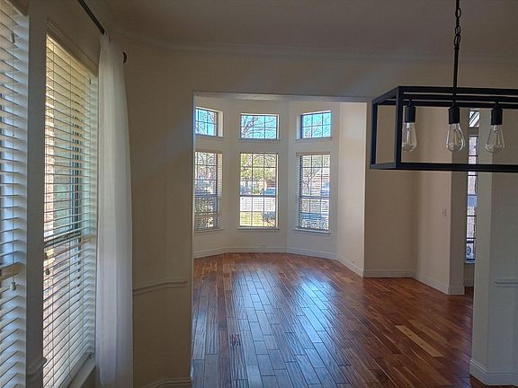 4th image of 605 Riley Trl