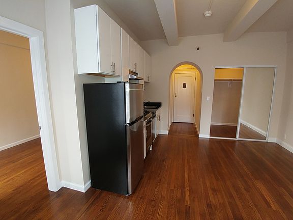 3rd image of 575 Ofarrell St APT 304
