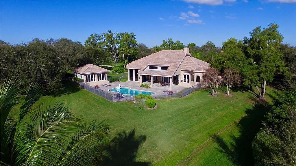 5 bed, 4.5 bath, 5495 sqft, $11,999 — Photo 3