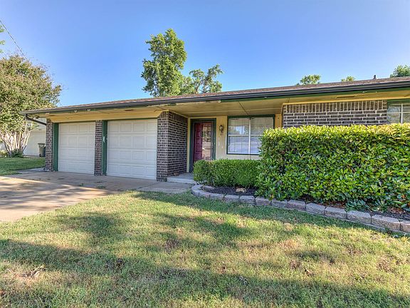 3rd image of 4003 Lawn Dr