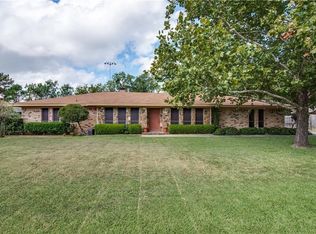 207 Edgewood Dr, Highland Village, TX 75077