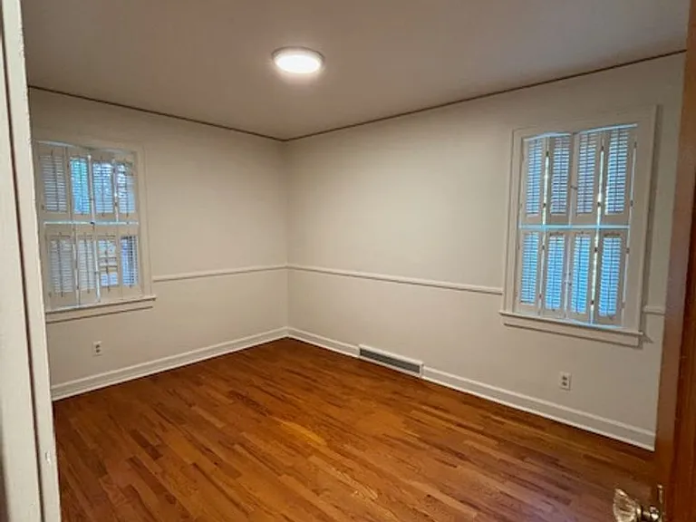 PM 242 - 1804 E 19th St — Photo 22
