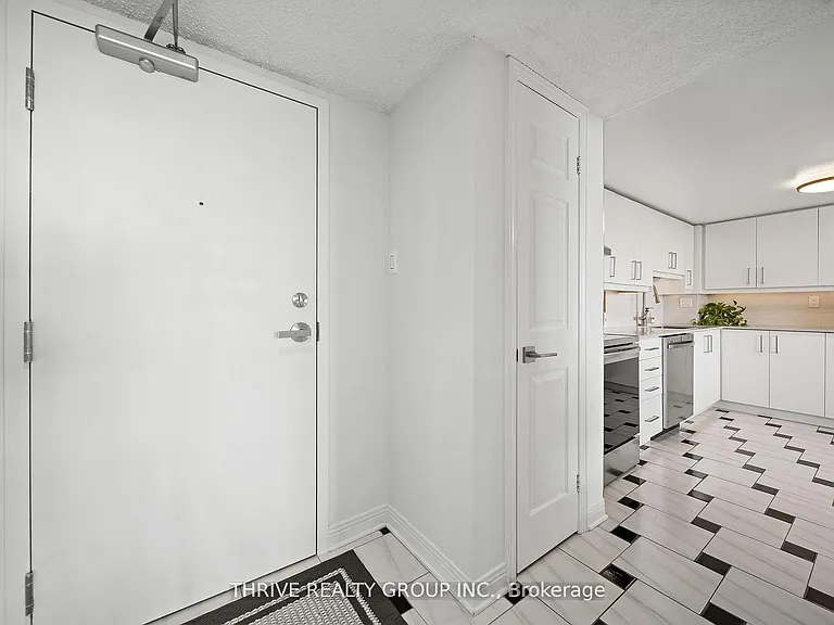 600 Talbot St #803 — Photo 4